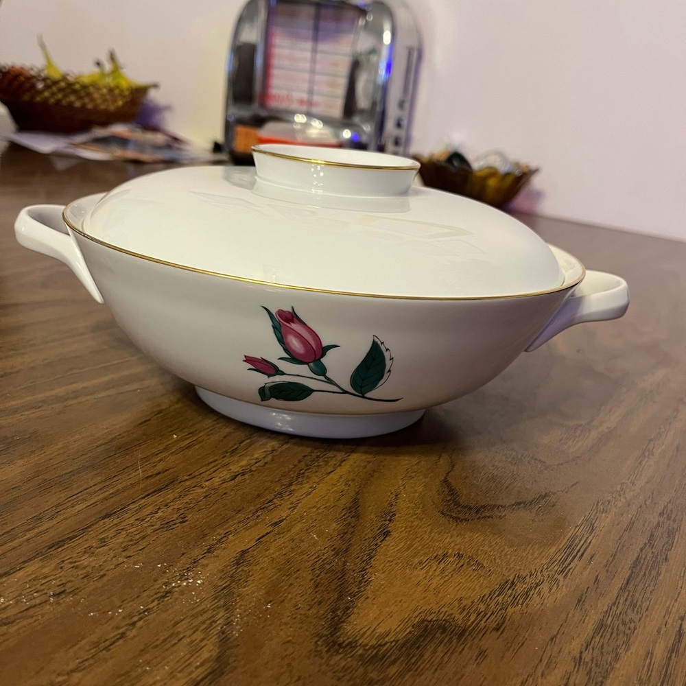 Easterling Bavarian oval serving dish and lid